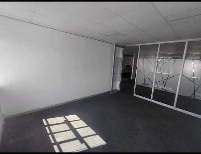 283M² OFFICE TO LET IN BRYANSTON